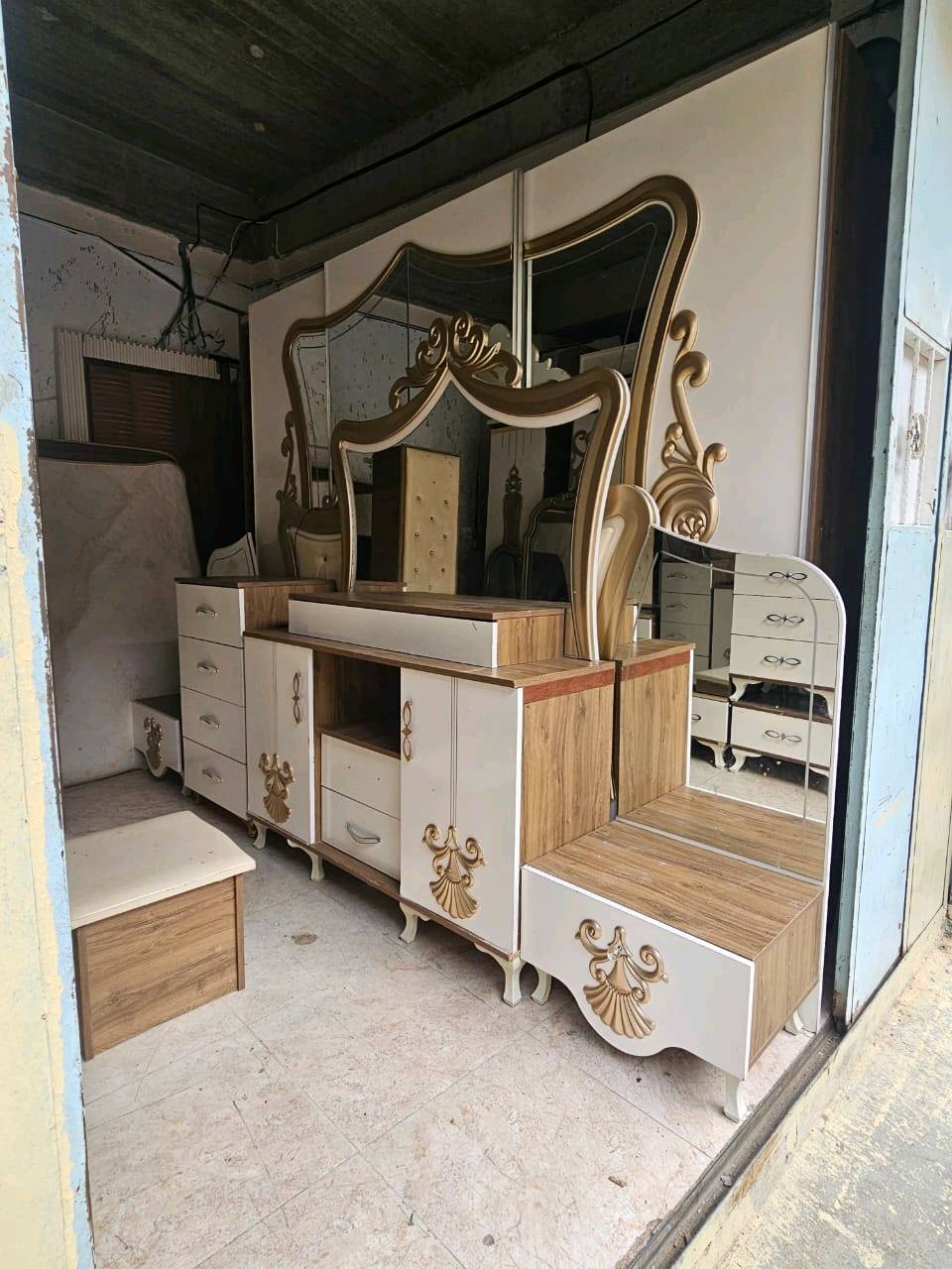 غرفه نوم اخو الجديد ما بيها عيب ٨ قطعه سعر ٧٠٠ شراي تعال خاص عنوان مصلى