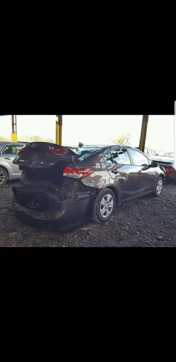 كيا فورتي 2017 للبيع فقط 

لون جوزي رقم بغداد ب اسمي

السيارة حادث كلش بسسيط
بداية البنيد وبداية الصندوك الخلفي
هنا صاير بيه طخات ومرشوشه كم قطعة
جانت بيد (( إنثى ))السيارة وطاخته هواي

حتى لتدوخ ولا اني ادوخ وياك ب الصصبغ
ابيعلك السيارة حزاام صبغ بس هية مو حزام
3 قطع او 4 قطع مصبوغه اني ابيع حزاااام 

كل الايرباكات مالته سليمه ولا ايرباك طاك 

السيارة عليه ادامة كامله من كلشي بيه 
باتري جديد تخم تاير جديد ادامة كاملة

رقم بغداد الجديد ب اسمي 

مكانها بغداد الكرادة او الدورة

*********** بي واتساب همين

السسسعرر     114  وبيه محال بسيط
