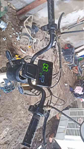 اسلام عليكم  دراجه شحن للبيع مواصفات فول
السعر  (200) مجال بسيط المكان الحله 
تلاث سرع 
هورن 
اشاير يمنه ويسره 
قفل تاير 
يدات جانبيه ❤
مثبت سرعه 
السرعه الحقيقيه (60)
توازن 
مقعدين للخلف 
دبلات خلفي 
دبلات امامي 
اربع دبلات 
حجم للتاير ٢٣
موصفات اخرئ كثيره ❤❤
سبب  بدل بطاريات  
الرقم *********** 
مكان الدراجه حله ❤❤❤
