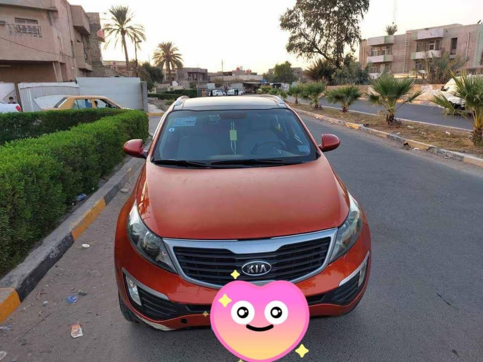 سبورتج ٢٠١٢ خليجي مكفولة
دوش محرك ٢٠٠٠ المرغوب 
مكفولة كفالة عامة من الصبغ والتبديل والضربة بيها فقط شخوط 
ماشية ١١٣
رقم بغداد مشروع وطني سنوية جديدة بأسم بنية
بانوراما 
شاشة كاميرا تايرات  تبريد كله جديد
مكان بغداد الحرية
***********
 السعر143 بيها مجال للشراي
