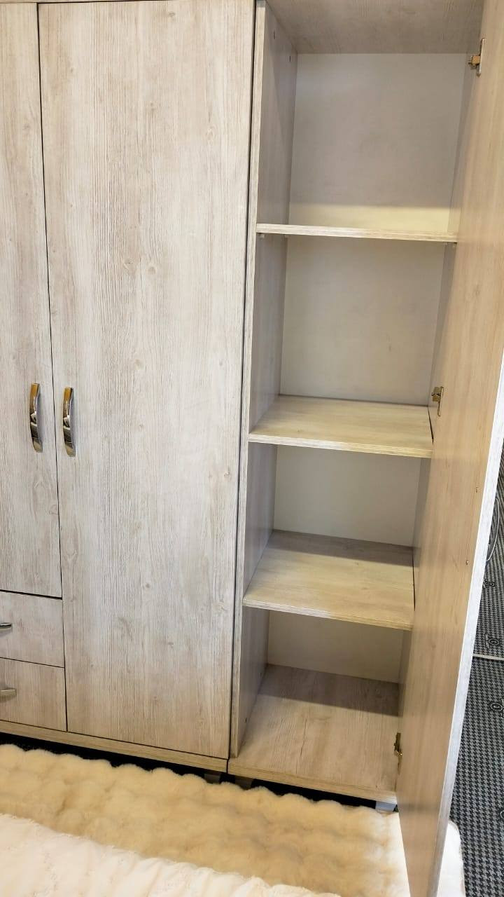 غرفة شبابيه 5 قطع نضيفة جدااا الكنتور قطعتين *********** مكان بغداد مع الدوشك
