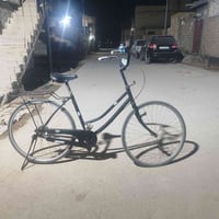 بايسكل لبيع نضيف سعر 50 عوزه بس تاير كدام اتصل وتدلل 07836355333