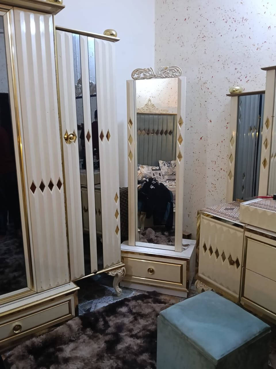 السلام عليكم غرفة تركية درجة والاى نظيفه مابيها شي مكسور نظافتها 80بل 100 مستعجل عله بيعتها السعر 550 مكاني نجف حي العسكري للاستفسار اتصل ***********
