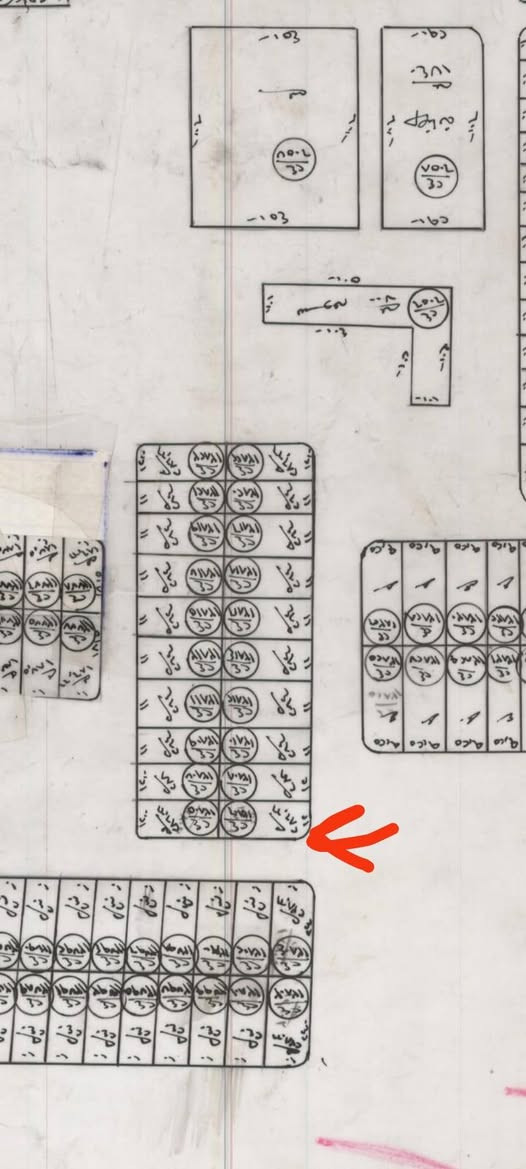 السلام عليكم للبيع مشتمل طابو صرف بناء حديث العنوان حله حي العسكري وره شارع ٨٠  قرب مدرسة الرحمن المساحه الكليه 156 لكن موكله مبنيه الي مبني 78 وباقي 78 البناء غرفه نوم وكلدور وصاله ومطبخ وصحيات داخل وخارج طابق واحد اذا بس البناء وحده هم ابيع العقار واجهة 12 ونزال 13 ركن وامامه ساحه للاستفسار *********** واذا اكو مكتب عقارات يعرضه يمه مومشكله
