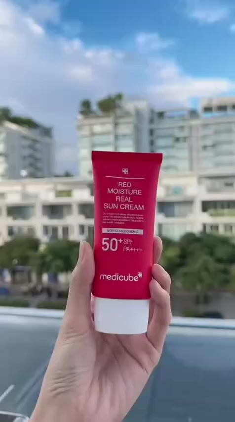 واقي Medicube
‏Red Moisture Real Sun Cream + +🇵🇭🇵🇭🇵🇭
‏konya.beauty
هو كريم واقي شمسي يومي للبشرة الحساسة.
يتميز بتركيبة مرطبة بنسبة 67% لا تترك طبقة بيضاء لزجة على البشرة.😍
يوفر حماية قوية من الأشعة فوق البنفسجية (SPF50+ PA++++).
‏Aqua Ceramade المهدئ للبشرة و Dermatic-AC يحتوي على مركب😌😌
لتعزيز حاجز الرطوبة
يمنح البشرة ترطيبًا ويحميها من التلف الناتج عن الشمس
المنشا الفلبين الاصلي 🇵🇭 

السعر 18 الاف 
🚘يوجد خدمة توصيل لجميع محافضات العراق 🚘 @إشارة


**إذا كنت صاحب هذا الإعلان وتريد حذفه لأي سبب، رجاءا أرسل رسالة إلى الدعم الفني**