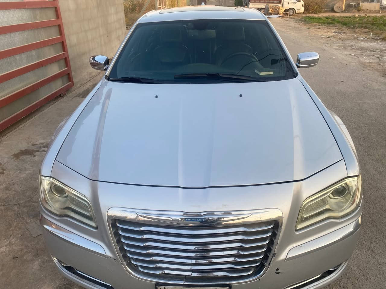 سلام عليكم
للبيع  اوباما 
موديل 2012

السيارة فول مواصفات 
حادثها باب وراه السايق والجاملغ الخلفي 
وبيها بارد هنا موجود مقطع فيديو لتوضيح 
مكينه سته سلندر 3600 
المواصفات :
بانوراما ( فتحه سقف طكتين ) 
بصمه ( ابواب + تشغيل + جنطه )
تشغيل عن بعد 
ويل 18
لايت زنون عالي ناصي 
كامره خلفيه 
كشنات جلد 
شاشة كبيرة اس ار تي 
كشنات اماميه كهرباء 
اربع كشنات تدفئه 
تحكم بالستيرن  
كير طياره 
#السعر 155 وبيها مجال 
مكان السيارة بغداد الدورة 
للاستفسار اكثر اتصل ع الرقم 
‭ 0790 164 4281‬
