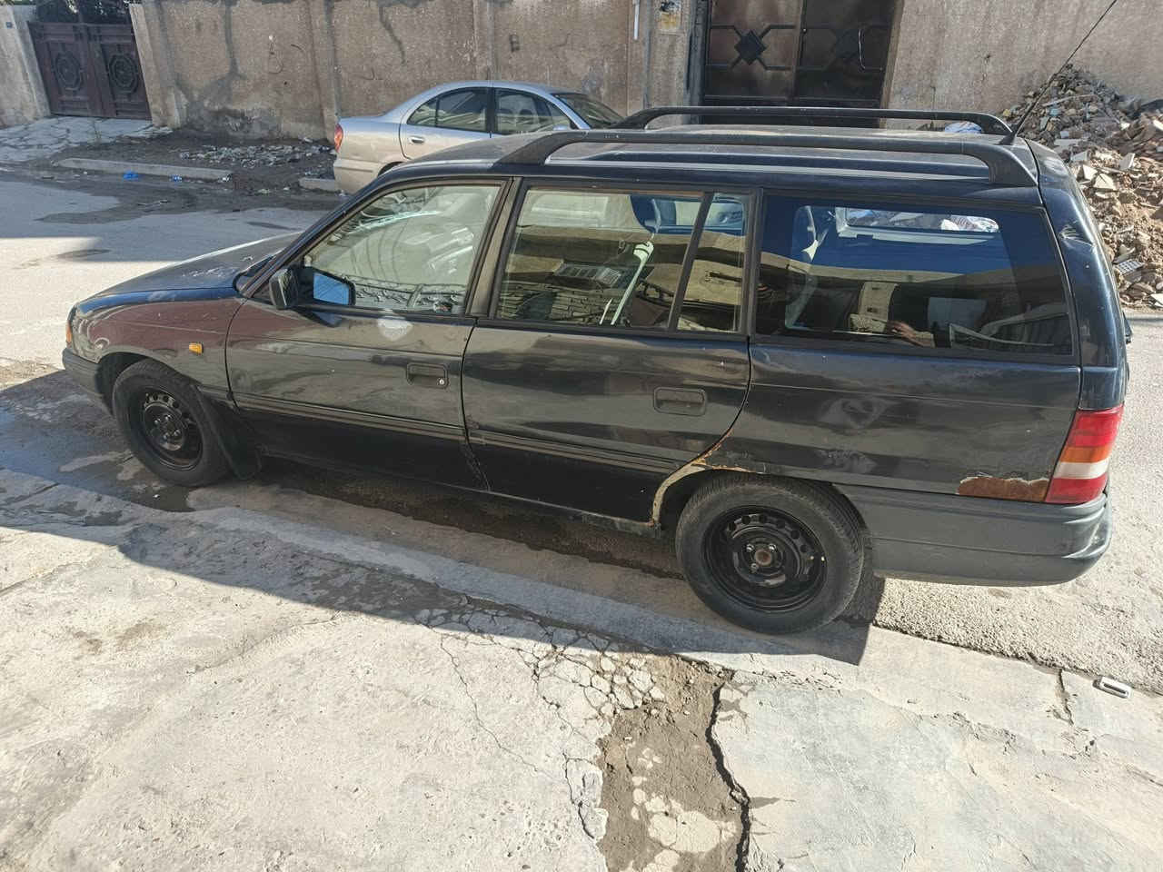 السلام عليكم أوبل للبيع موديل ٩٣ تبريد بلاد مكينه ألف وستميه سيارة حلوه ونضيفه كول كهربائيتها شغله ارقام جديدة سنويه ٢٨ السعر ٣٧ مكانها بغداد البياع رقم الهاتف ***********
