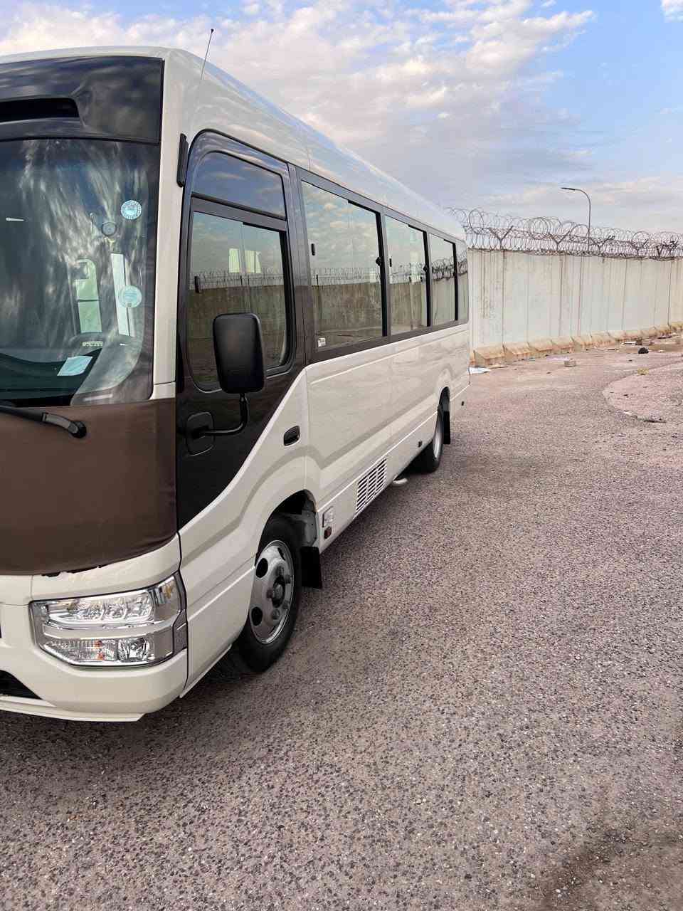 السلام عليكم كوستر 2022 كاز فول مواصفات سله ثلاجه سياره حلوه مكفوله مكان السياره بصره رقمه اربيل رقم صاحب السيارة ***********
