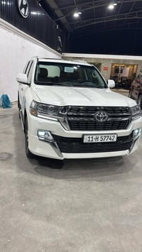 لاندكروز 2021 GXR  V8 4600 فطيم باب اول جنطة كهرباء 8 ايرباك كشنات اما...