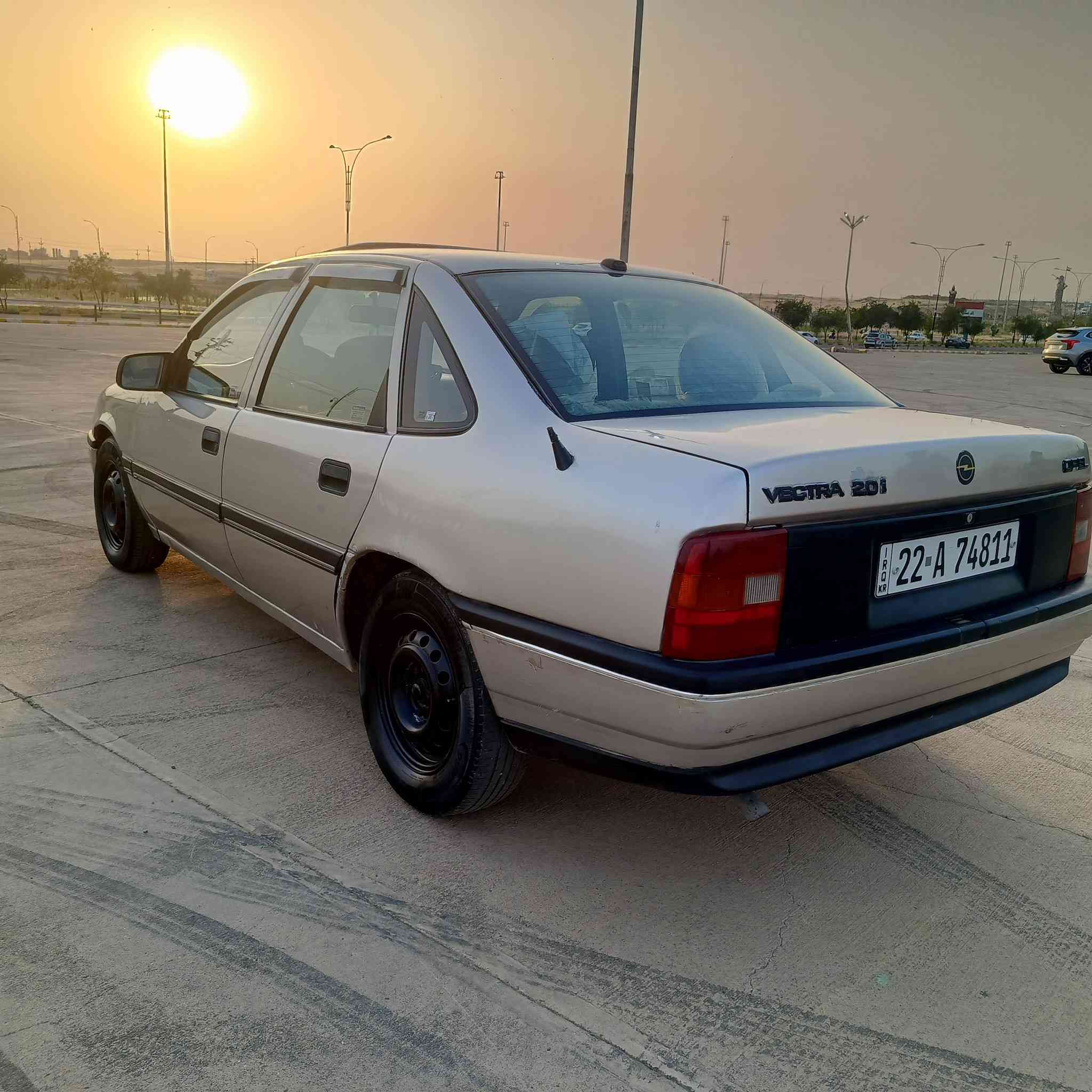 اوبل فيكترا
موديل 1991
محرك 20 
كير اوتوماتيك 
سنوية 2030
كوبون بنزين 
بدون ضربة 
سعر 42
***********وتس أب و فايبر
