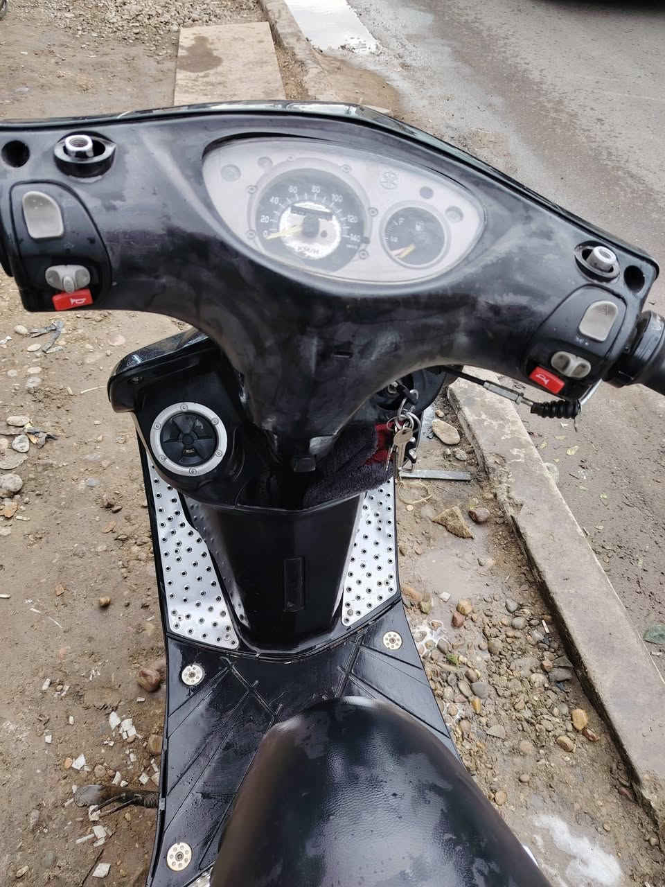 سلام عليكم دراجة ثعلب بلاد تزويد خارج حلوة الدراجة كلشي بيهة بلاد ما عدة الكابريتر تجاري كور ولفات كبار بصمة بوشه ٥٩ بلاد تجي وشوف بعينك مكان بالكاظميه رقم ***********
