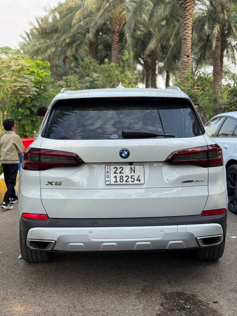 BMW X5 xDrive45e  2023
هايبرد – وارد أمريكا / كلين تايتل / بدون ضرر
رقم أربيل 

🔥 مواصفات السيارة:
	•	وارد أمريكي بدون ضرر كلين تايتل
	•	هايبرد (بنزين + كهرباء) اقتصادية
	•	محرك 3000cc – 6 سلندر تيربو
	•	ماشية 60 ألف ميل
	•	كاميرات 360 درجة رؤية كاملة
	•	داخلية LED ألوان متغيرة
	•	دفع رباعي xDrive
	•	مواصفات كاملة وشكل مرتب
        •      فتحة بانوراما
    • مكان السيارة اربيل او الرمادي 
        •     السعر 43 الف دولار
***********
