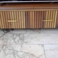 ميز بلازما • نضيف