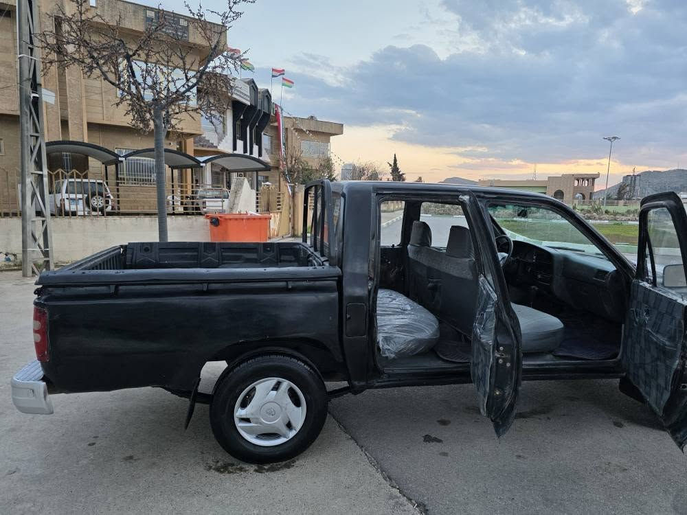 بلاش بەلاش  
بابەتەکەم زۆر جیاوازەو هەرزانە
پیکاب تویتا یابانی مۆدیل 1992 
گێر تۆماتیک مەکینە بەخاخ تەبریت سارد گەرم مەزبووت گێروو مەکینەی تویتا یابانی مۆدیل بەرزی لەسەڕە سەیاڕەکە ئارم بوە ئارمەکەی بزر بووە بەشەرتی ماڵی مەدەنیو دیناری کەسی تیانەبیت 
گێروو مەکینەو کامل کارەبایو تندوو تۆڵی مەزبووت شانسی بەشەڕتە خایسی نیە وەرگەڕاو براوە بەشەڕت
تەبریت تەجیل فڵچە لەیت هۆرین گیچی بەنزین هەمووی مەزبووتە ماڵی فەقیرەو ماڵی کەسابەتە بەنزرن کەم دەخوات 
شوێن رانیە *********** نرخی $15کۆ رانية, السليمانية
