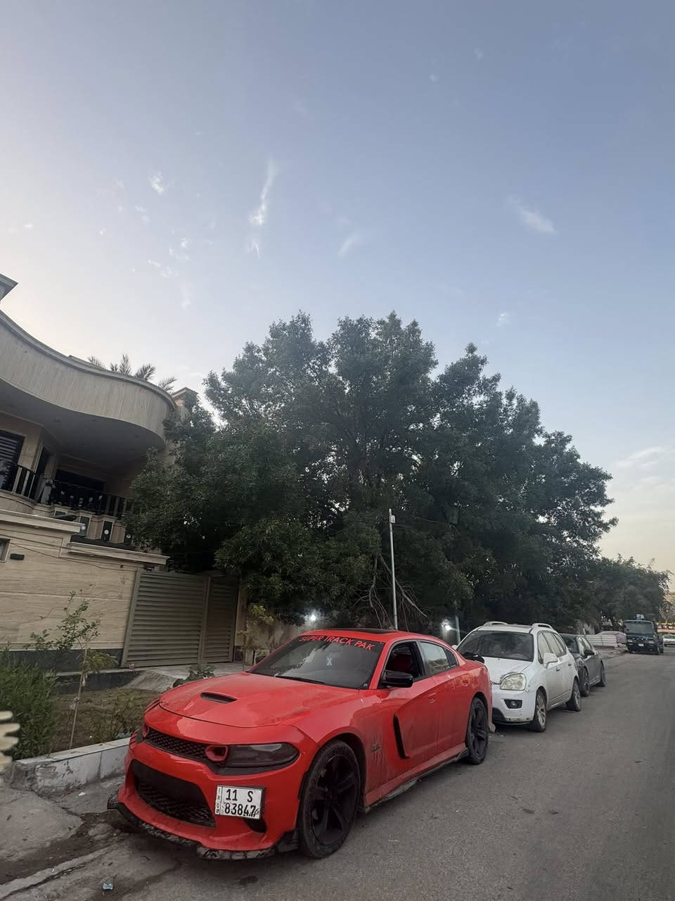 سلام عليكم اخوتي  البيع جارجر
موديل : 20 
سياره صبغ عام بدون حادث ودواخل 
برتقالي غير محدد مصبوغه با الإمارات 
حادثها ب امريكا سرقه البيبان ودشبول
محرك : 3600
كير : كفاله 
مكينه : كفاله 
بانزين محسن دهن امزويل 
 ويل : 20 نجمه 
استدات حمر 
كفرات مري 
شفقه جامه 
لحيه 
لدات تكساس 
صدر حداديه كامله هسا مبدلها 
دوس جانبيه 
دفيوزر لد 
زعانف
رقم بغداد بسمي 
  فتحه كشنات كهرباء حضن  
شاشه جبيره 
السياره بيها عداد مال سكات 
غرفتها تخبل تبريد ثلج تجي وتشوف 
تايرات حجم 275/40/20 
سكوبات باب 
سكوبات جام 
سبايدر SRT العالي 

سياره يرادلها ترتيب البره فقط كسرها يرادله ترتيب باقي كفاله 

بيها كد شبر معجون بجاملغ الخلفي بلعراق بدون كص 
هـ***********  مكاني بغداد حي جميله
