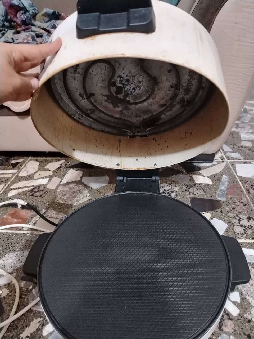 السلام عليكم
صانعة بيتزا كهربائية أو جهاز خبز/تحميص دائري كهربائي،
الدكمة محورة جوزات لان افضل
حرارة قوية سريع بالخبز
السعر ٥٠ وبي مجال شراي تفضل خاص


**إذا كنت صاحب هذا الإعلان وتريد حذفه لأي سبب، رجاءا أرسل رسالة إلى الدعم الفني**