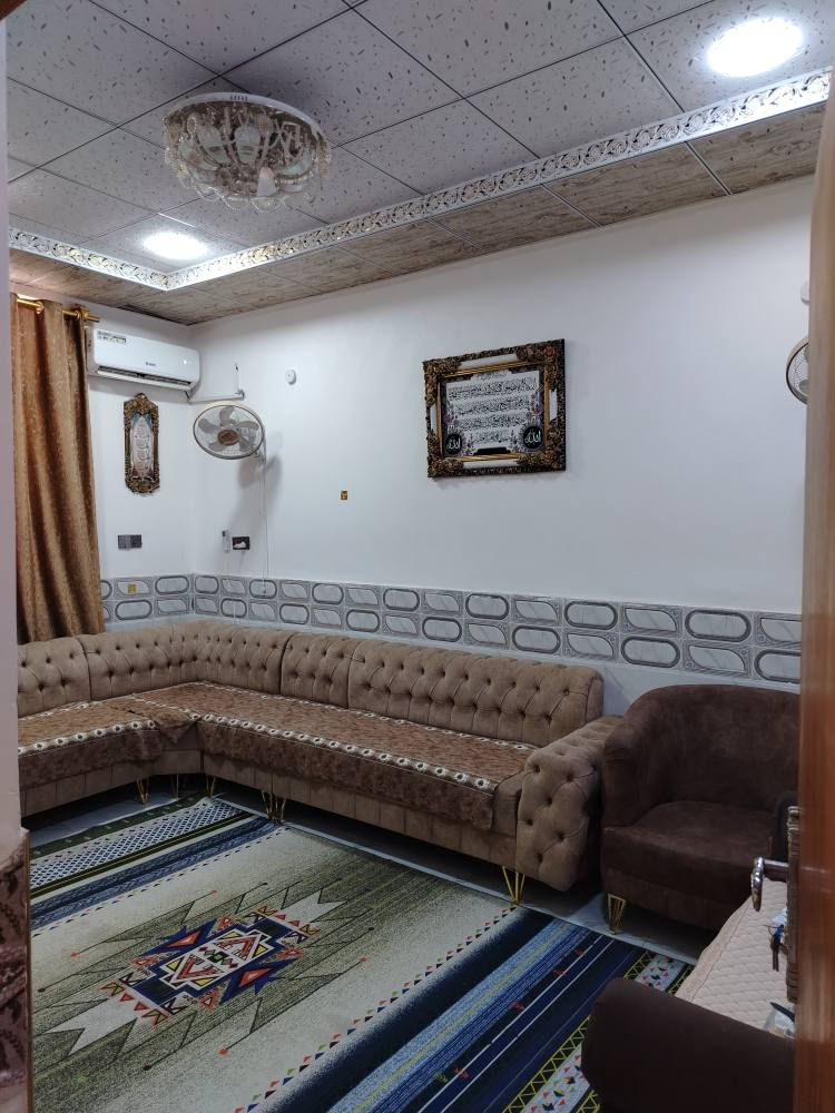 بيت مساحة 100 متر
طابو صرف ، نجف حي ميسان قطاع 24 موقع مميز قريب على شارع العام
غرفة وصالة واستقبال، صحيات داخلية وخارجية
كونكريت صب بناء حديث
السعر 120 وبيه مجال

موبايل *********** النجف, العراق
