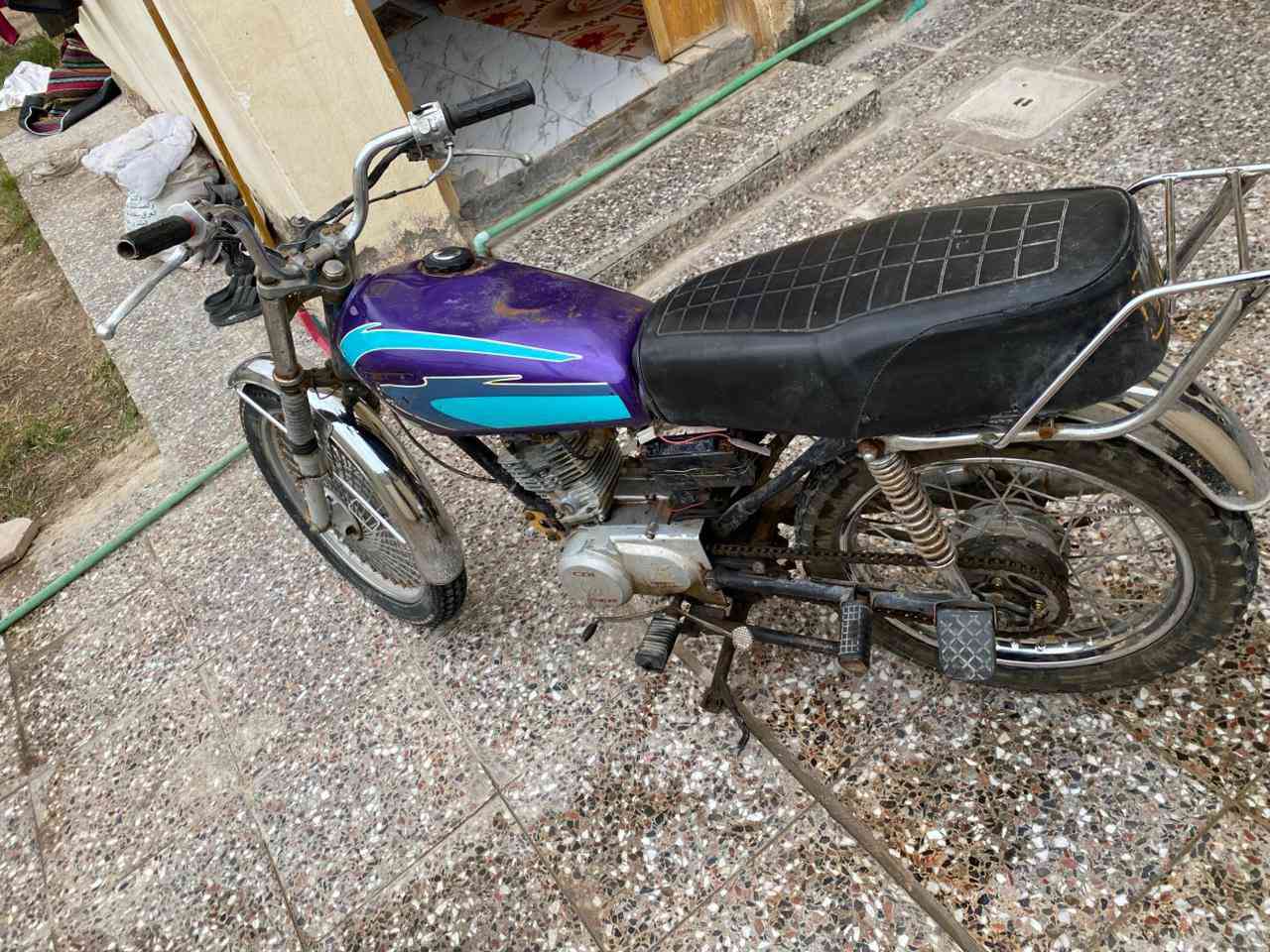 سلام عليكم شباب دراجة اربعة كير
الدراجة نضافة 75 مكينة جديدة كلشي مابيهة حتة مامفتوحة 
متوازي علا بيعتهة الدراجة كلك كلك السعر 150وبيهة مجال ***********مفتوح واتساب موجود
