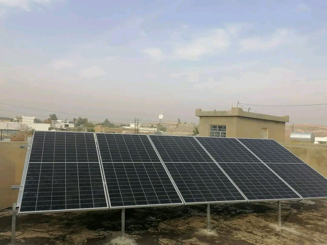 تم بعون الله تنصيب منظومة  طاقة شمسية  في قضاء طوز خورماتو  بواقع (10) امبير نهاري و (10) امبير ليلي 

تتكون المنظومة من :-

1- الواح نوع لونجي (615) واط عدد (5) الواح  ضمان (10) سنوات 

2- انفيرتر (6)كيلو واط 
ضمان (1) سنة نوع  (  ايتل) 

3- بطارية ليثيوم نوع ( ايتل   ) 
 (10.24) كيلو واط (51.2) فولت
  ضمان (5) سنوات

4- بورد مع قواطع AC و DC مع اسلاك الواح 6 ملم DC
ومن الله التوفيق 

***********
***********
