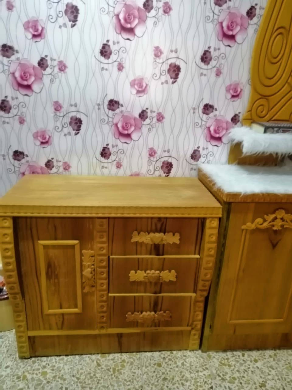 للبيع غرفه جديده لوك 
نظافتها 100/100
سعر مليون، 150
 اي استفسار اتصل عل رقم
***********
وبي واتساب
