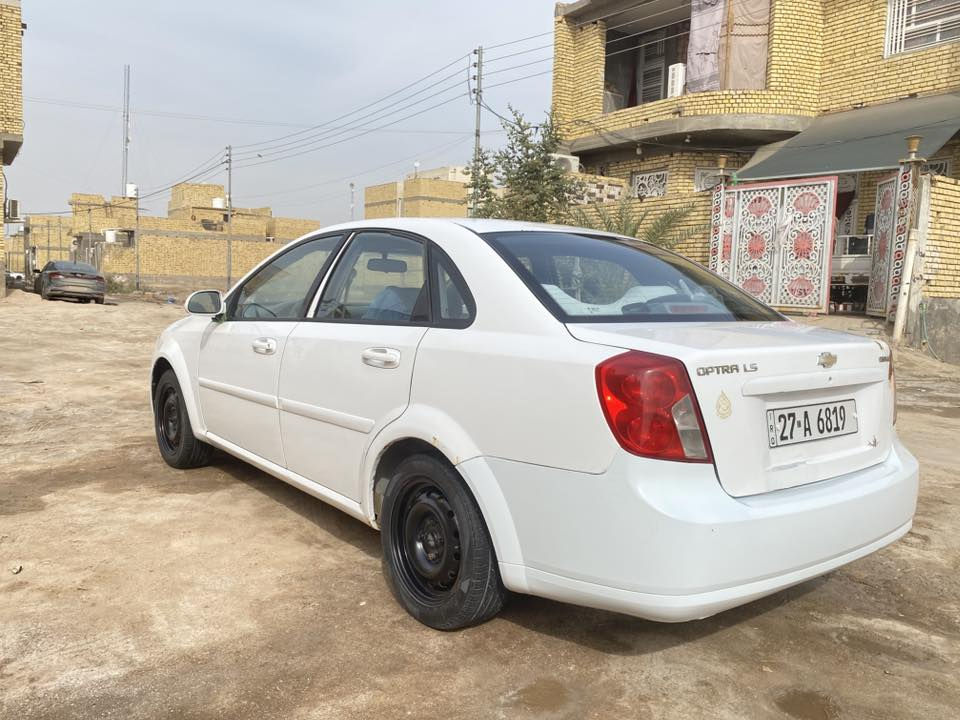 السلام عليكم
أوبترا 2011
السيارة للبيع، وبمواصفات ممتازة ونظيفة 
• الموديل: 2011.
• اللوحات: أرقام جديدة (مسجلة وجاهزة).
 السنوية باسم الوالد (تحويل مباشر)
السيارة حادثها بسيط جداً وموضح بالصور،
• الجاملغ الخلفي: معمر تصليح درجة أولى (بدون صبغ - جاهز للصبغ).
• الهلالات الخلفية: تعمير بسيط
• الجاملغ الأمامي: معمر تصليح فقط.
• باقي السيارة: نظيفة جداً ومكفولة من أي ضربات قوية أو حوادث مؤثرة.
العنوان: الناصرية مركز
للتفاصيل اكثر الاتصال بالرقم  ‭٠٧٨٩ ٣٧٣ ٥٣٠٥‬
