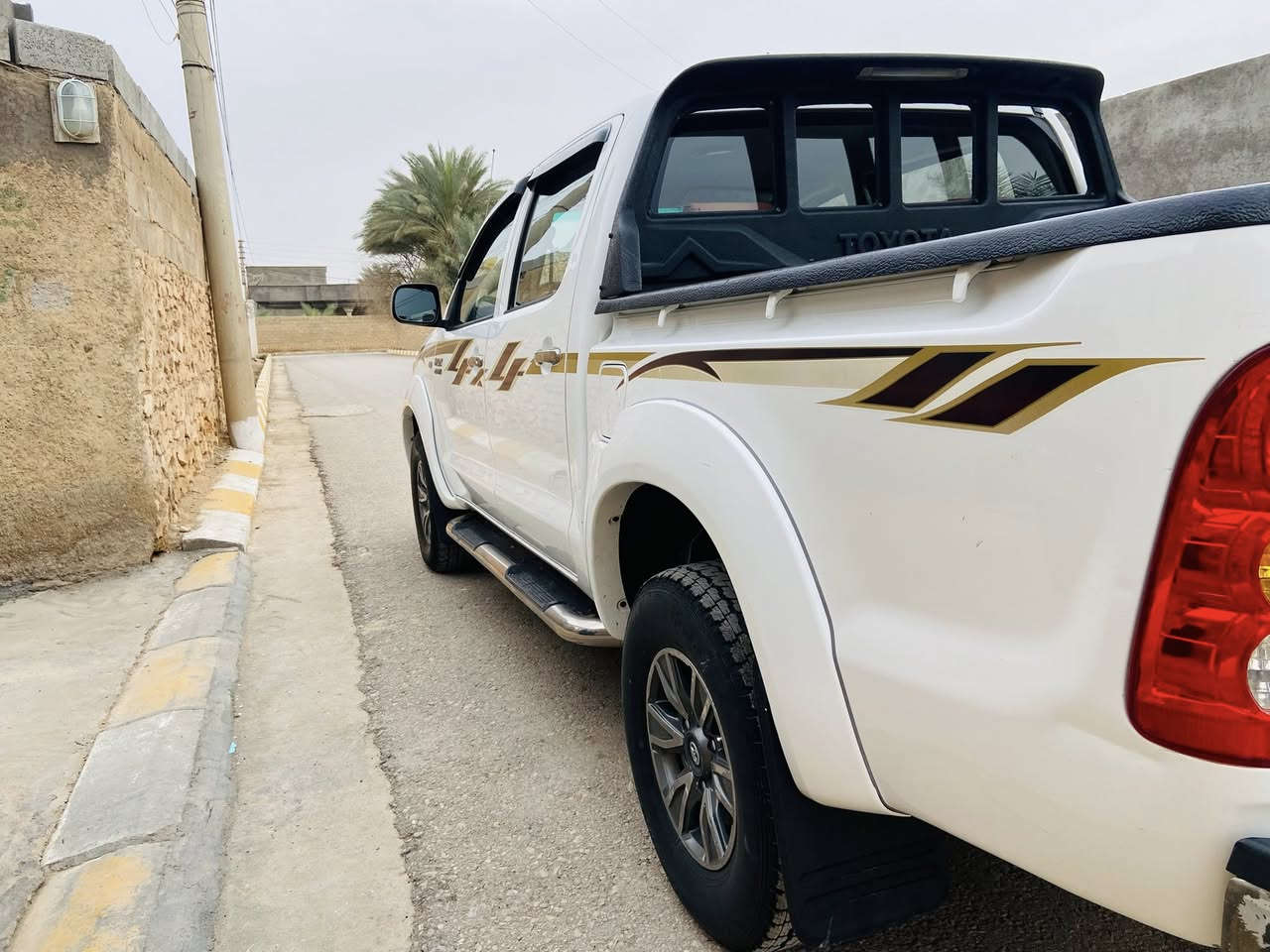 إعلان بيع سيارة
للبيع سيارة تويوتا هيلوكس سعودي – شاصي 19 بطل
فور ويل، موديل 2009
• نوع الوقود: بنزين
• ناقل الحركة: كير عادي
• رقم التسجيل: السليمانية
السيارة جاهزة بالكامل ولا تحتاج أي مصروف:
• المحرك بلاد ما مفتوح
• المكينة والكير بشرط
• صدر أمامي وخلفي
• عداد المسافة: 310,000 كم (قابل للزيادة)
• السنوية نافذة لغاية سنة 2030
• السيارة مصفّرة ولا توجد عليها غرامات أو ضرائب
• نظام التبريد والتدفئة يعمل بكفاءة
• السيارة تعمل بكفاءة عالية وجاهزة للاستخدام الفوري
• حالتها أفضل من الظاهر في الصور
تحويل او وكالة حاضر.
ملاحظة:
يوجد ضرر بسيط كما موضح في صورة السونار المرفقة .
📞 للجادين فقط
للأستفسار ***********
أو التواصل على الخاص
مكان السيارة الانبار
السعر مناسب وقابل للتفاوض بعد المعاينة
