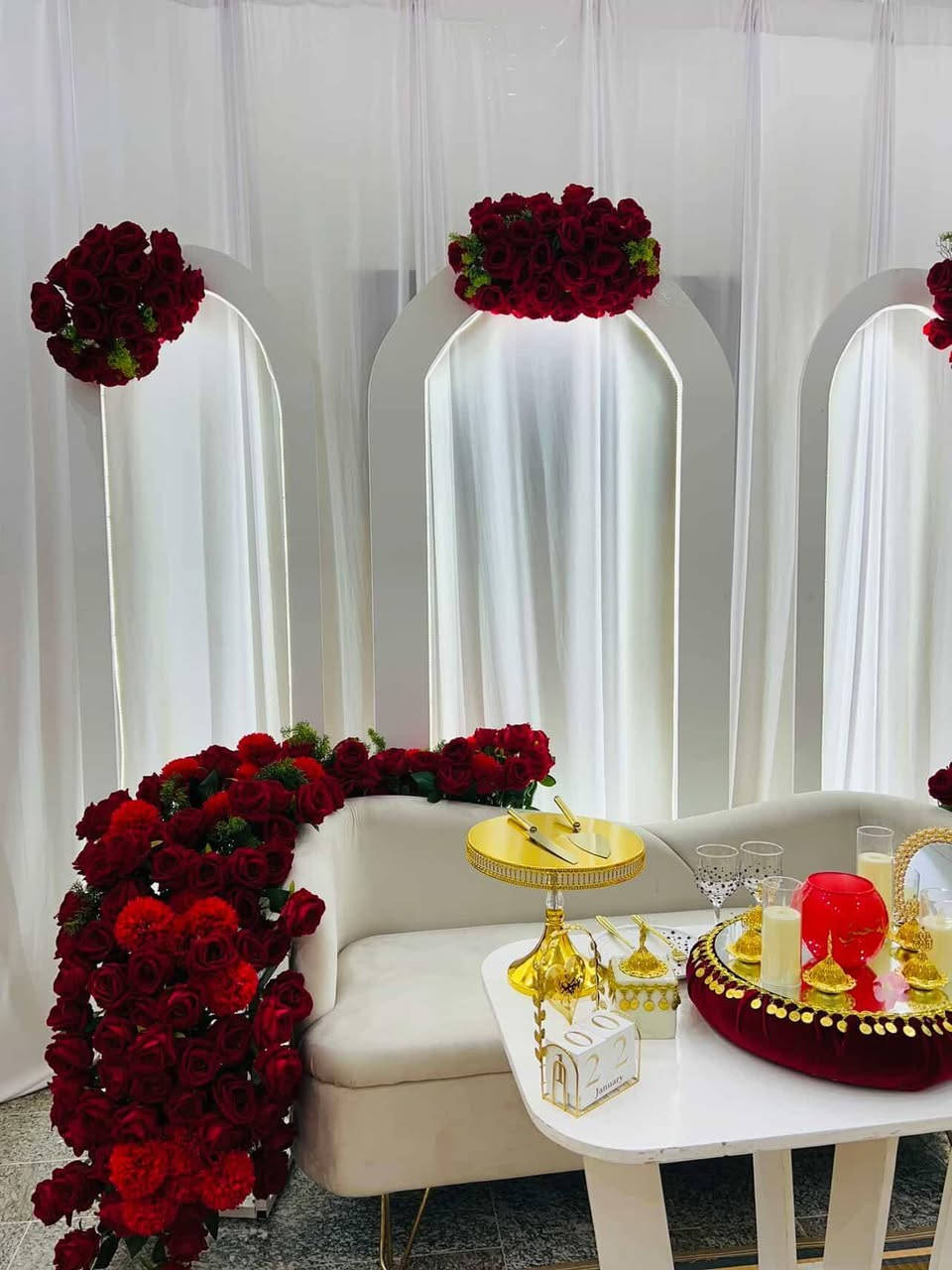 "كوشات أعراس واحتفالات ✨
بأحدث الموديلات وأرقى التصاميم
لحظاتكم نرسمها بأجمل صورة 💍🌸
📩 واتساب: ***********
📷 انستغرام: @perfec_t3"
