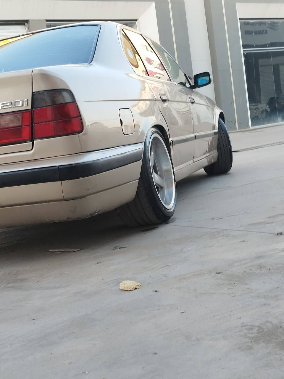 BMWحجم520 أصل
اللون أصفر ذهبي وارد ياباني 
كزوز رياضي 

السياره صبغ حزام فقط بدون ظرر بيها طخه زغيره بجاملغ الامامي 

مرايات منفصل وكهربائي 

شرط التبريد ثلج 

موديل 91

داخل جلد وصاجات ودبل إيربگ ودبل چكمچه

ويل شنايزر توسايز اصلي 

مظخم صوت بلصندوك +لايت زينول 

السياره كلها شرط من مكينه وگير وطخم امامي و خلفي 

الگير سبع نمر ويه البگ ورون ناصي تخبل بلمعدل 

السعر 58 وبيها مجال مال جيتك 

الخاص مفتوح 

***********

***********
