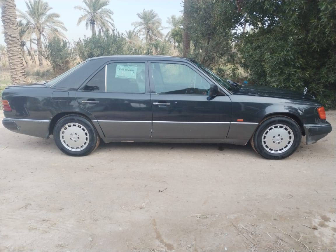 السلام عليكم مارسدس دب حجم 230موديل 1991قواعد دبل بلاد محرك عنكبوت اربعه سلندر بلادي مكينه وكير جديد تخم تايرات جديد سنتر لوك شغال اريل كهربائي اربعه جام كهرباء فتحه سقف شغال رقم بغداد انكليزي كشنات كهرباء تبريد شغال حداديه وره وكدام جديده شاشه وكامره شغال سستم سماعات شغال مكان ميسان رقمي للتواصل ***********
