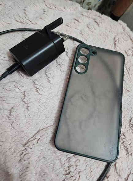 Galaxy S23 plus 5G
السلام عليكم جهاز S23 plus 5G 

اخو الجديد شخط واحد مابي 

نسخة امريكا يجي معالج snapdragon 8gen2

ياخذ 3 سيم كارد 2 الكتروني و 1 شريحة عادية

شاشة super amoled 120hz 

الذاكرة 256G/16G

النظافة ماشاء الله 100%

البطارية 4900MA 45W

باقي المواصفات تكدر تشوفها فدشي راقي

ويا شاحنة وكيبل 45 واط + حافضات 2

السعر 490 وبي مجال 

واتساب ***********
