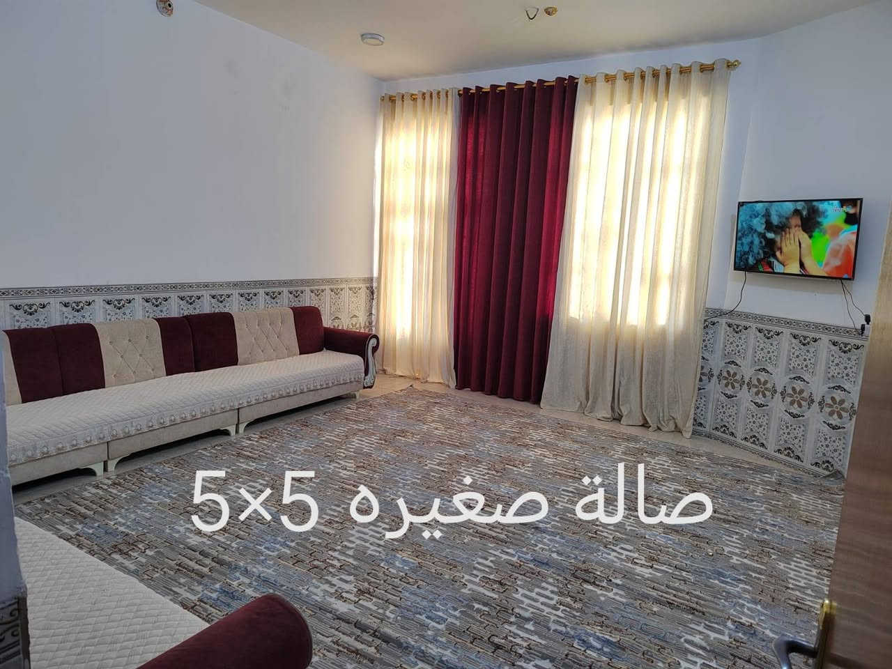 السلام عليكم : مكلف بالنشر
بيت للبيع بناء حديث درجه أولى مساحة البناء ٥٣٠ متر + 2 محلات خارجيه +مساحة ٧٠٠ متر أمام البيت 
 وجه على الشارع العام السايدين طريق نصر_دوايه مقابل البوخلف الأولى 
يتكون البيت من إستقبال +2صالة +3غرف نوم +مطبخ الأرضية بورسلين درجة أولى 
السعر 135 للإستفسار أكثر
 
***********

*********** موجود واتساب
