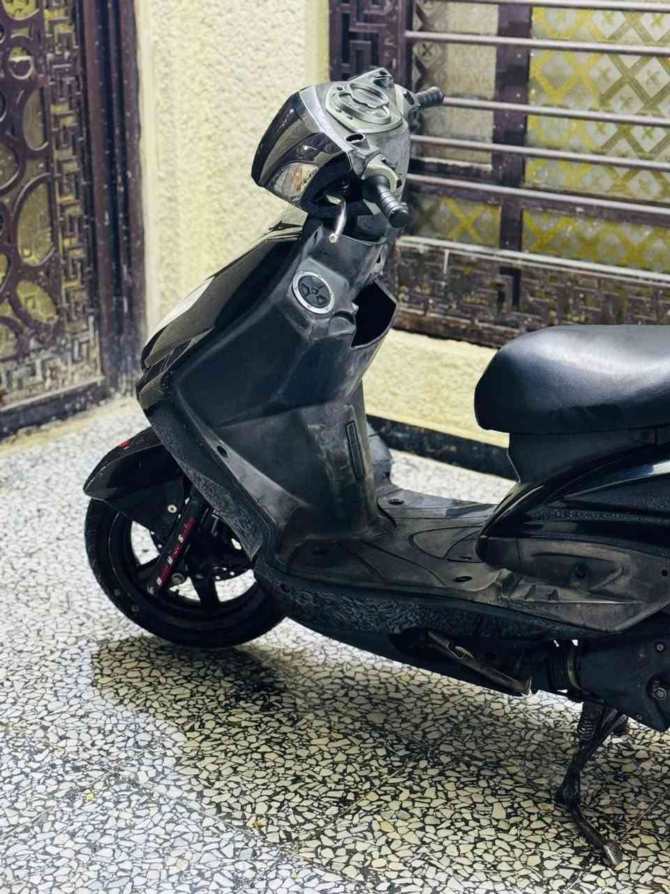 السلام عليكم 
دراجة سكنس فحل كابريتر للبيع
الدراجة مكفولة من كلشي نظيفة مابيها أي عيب كهربائيات كلها شغالة اشاير وكلشي مكينة ناعمة ونكرة سلف بس الباتري ضعيف اني ما شاحنة كفرات كلها مختمة واحد على واحد ☝️ شلعتها مو قوية بس بيها معدل الدراجة شرط بلادي
 مكاني بغداد المشتل رئاسة المعلمين قرب الأمين
الرقم *********** موجود وتساب او هاتف 
المو شراي لا يتعبني لئن مستعجل على البيعة والله 
السعر 600 وبيها مجال ومن تجي سهلة بالخدمة تحياتي
