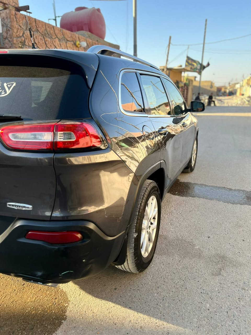 سلام عليكم جيب بزون مديل 16 رقم ميسان السياره بيها صبغ بجم كبس حادث جاملغ خلفي بدل الكفر مال الجاملغ وهاذ سونار كدامكم 
العنوان. بغداد مدينه الصدر السعر 90 وبيها مجال بسيط تحويل وين ميعجبك هسه وسنويه والوحات جدد 
للاستفسار ***********
