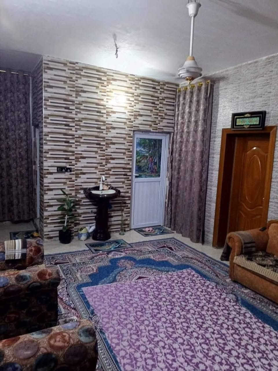 🏡دار للبيع 
موقع شارع العلوية شريفة ( عليها السلام ) 
 (مقابل صيدلية نرمين)
""""""""""""""""""""""""""""""""""
المساحـــه 200م    #طابــــــو #زراعـــــي #سنـــــد25 

"""""""""""""""""""""""""""""""
#الطابــــــــــــــق #الأرضـــــــــي 
غرفـــــــــــــة /2/وصالــــــــــة ومطـــــــبخ  ومجـمــــــــع صحـــــــــــيات2 وكلدور ومنـــــــــــاور ....
#الطابــــــــــــــق #الثانـــــــــــــي
3 غرفة نوم. وصحيات وبيتونه 
"“""""""""""""""""""""""""""""""""""""
شارع10م 
""""""""“""""""""""""""""
#مكتـــــــــب
               🏘️منار بابل للعقـــــــار🏘️
#الكائـــــــــن
   شارع_80 مقابل شركة العراق البدر
     📞***********☎️
_____________________________________________
