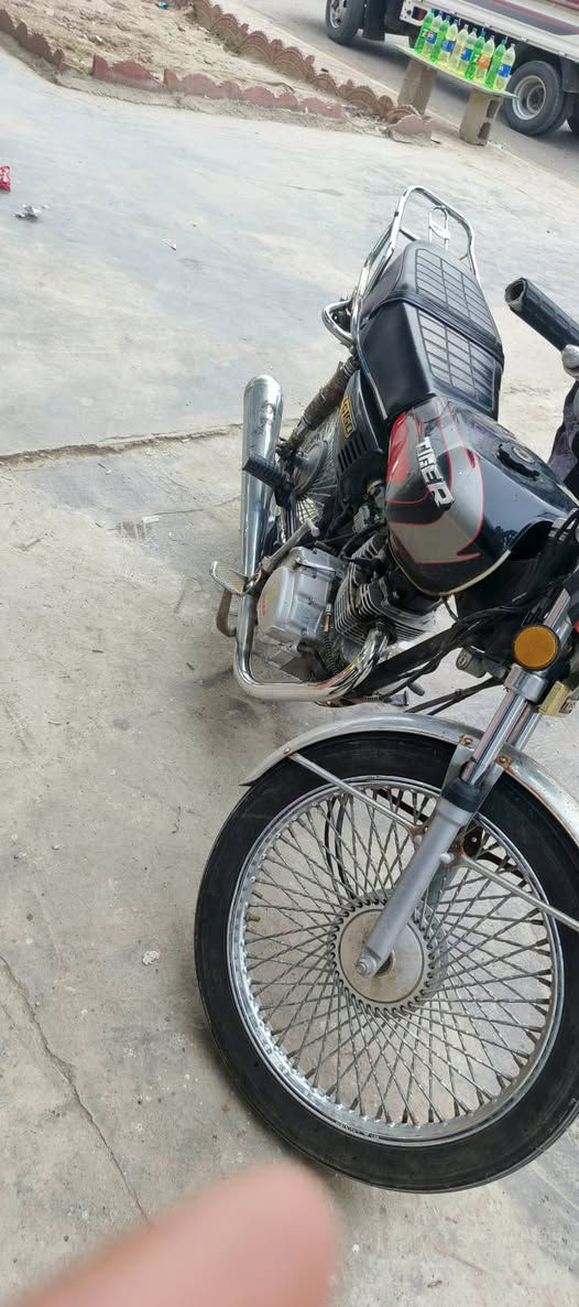 السلام عليكم تايكر للبيع من التاير للتاير كله اليوم شديته محرك اليوم جفته نشاط ماشالله ماعايزه كلشي السعر 400وبي مجال مكاني تكريت البوعجيل


**إذا كنت صاحب هذا الإعلان وتريد حذفه لأي سبب، رجاءا أرسل رسالة إلى الدعم الفني**