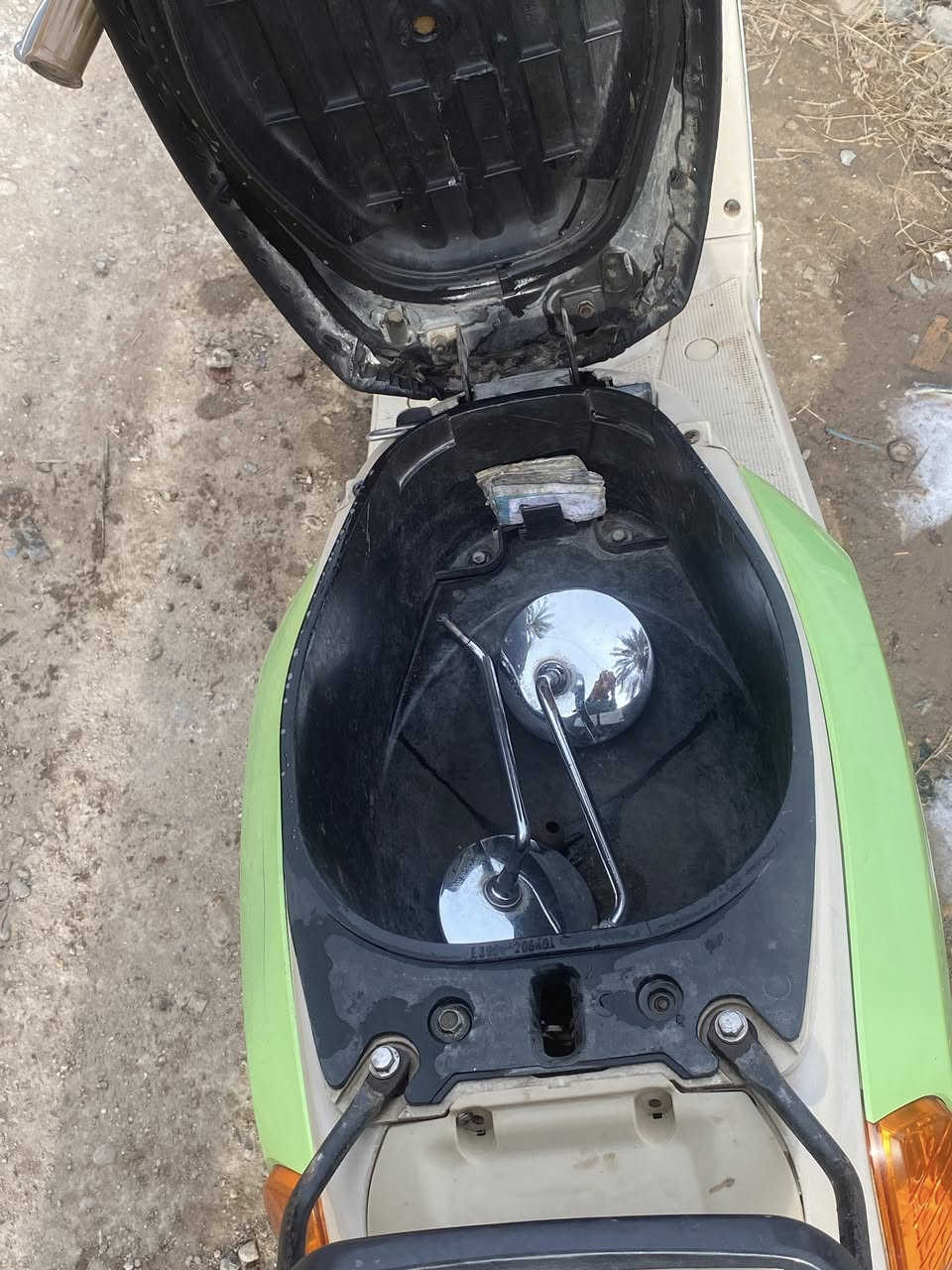 السلام عليكم دراجه بوليس للبيع ياباني كفاله محرك ما مفتوح كهربائيات كلها شغاله  كفرات بلاديه تايرات جدد لا تبخير ولا تنقيص شلعه معدل كابريتر بلادي المكان كاضميه الرقم *********** السعر 700 او بيها مجال
