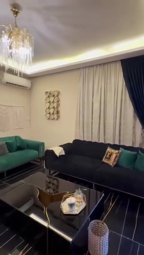 بيت 100 متر مؤثث كامل
الموقع المنصور حي العربي موقع مميز فرع لحم عجين جندول   
او 
خاف سنابل الطاحونة 
طابقين 
الاول ( صالة مؤثثة بالكامل +مطبخ أمريكي +صحيات +منور خارجي يحتوي على غرفة سندويش ( غرفة عاملة او مخزن )
الثاني  على ع غرفتين نوم مؤثثة 
غرفة نوم (سرير+شاشة)

غرفة ثانية مجهزة ب دريسنك روم
علما ان البيت مجهز ب (سبالت +شاشات +منظومة كاميرات ) 
حديقة امامية صغيرة 
للستفسار ***********

