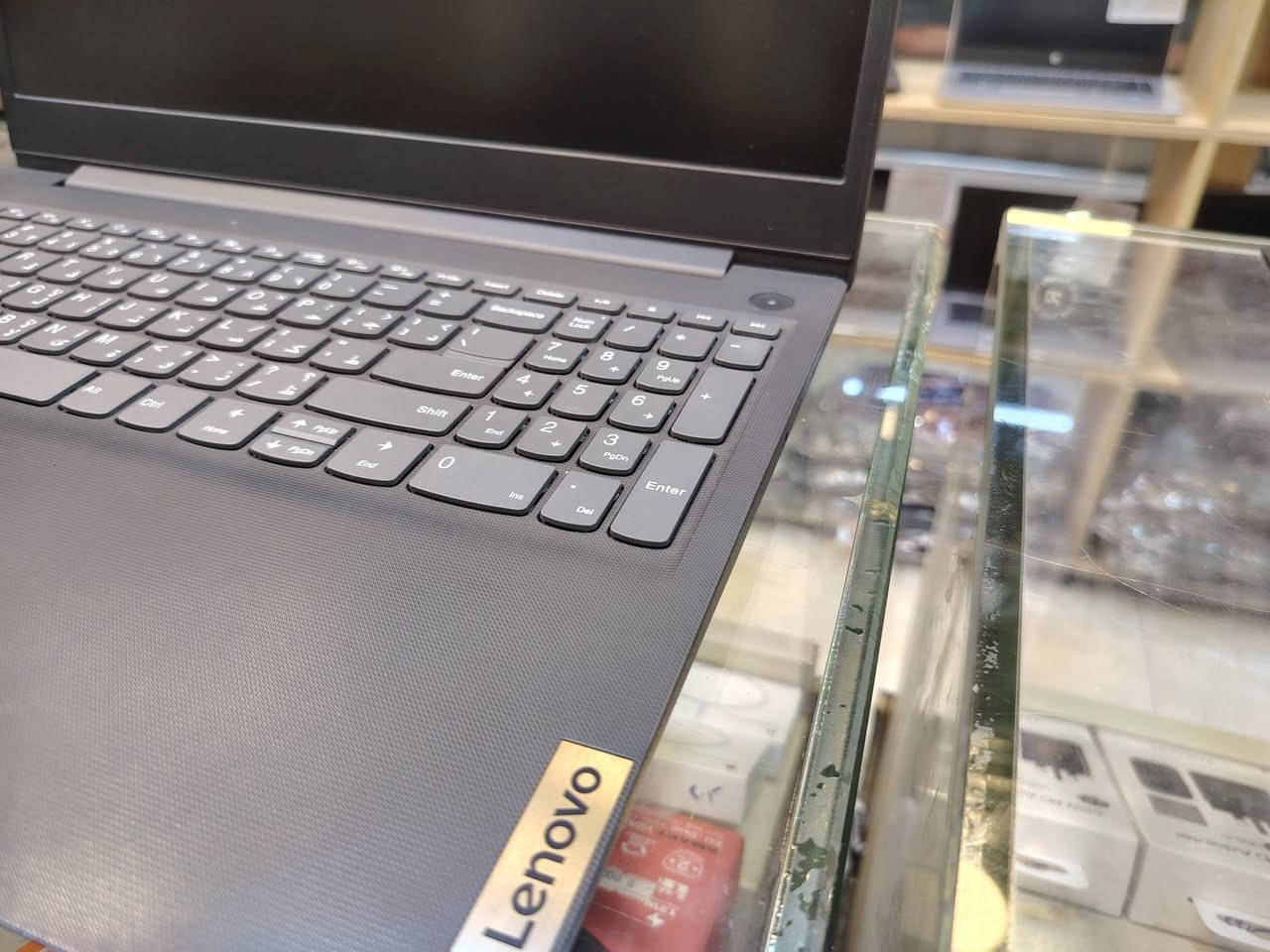 💻 الأداء القوي يجتمع مع السعر المثالي في مكتب صدف! 💎
​هل تبحث عن لابتوب يجمع بين التصميم الأنيق والأداء الموثوق؟ وصل حديثاً الوحش الاقتصادي Lenovo IdeaPad 3 بنظافة ممتازة جداً وشبه جديد!
​✨ المواصفات التقنية:
​المعالج: Intel Core i5 (الجيل العاشر) لسرعة استجابة فائقة.
​الذاكرة (RAM): 8GB لتعدد مهام سلس.
​الهارد: 256GB SSD (سرعة صاروخية في التشغيل ونقل البيانات).
​الشاشة: 15.6 بوصة بدقة Full HD لوضوح خيالي وألوان واقعية.
​كارت الشاشة: منفصل Nvidia 2GB (مثالي للتصميم، الألعاب الخفيفة، والبرامج الهندسية).
​✅ الحالة: نظافة عالية جداً 
✅ السعر التنافسي: فقط( 450) ألف دينار عراقي!
✅ الهدايا المجانية: (شاحن  + حقيبة لابتوب + ماوس هدية).
​📍 العنوان والتواصل:
​الموصل - المجموعة الثقافية - مجاور شركة طاقة.
​🚚 خدمة التوصيل: متوفرة لجميع محافظات العراق  
​📞 للحجز والاستفسار:
اتصل بنا الآن على: ***********
