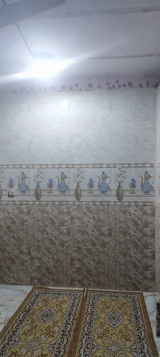 سلام عليكم بيت لبيع المنطقه حي احرار لمساحه 200 قرف 2 ستقبال مطبخ حمام ديوان عكاده تبليط مجاري كهربا جيه عله ملك ***********
