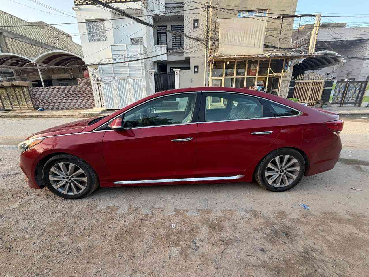 السلام عليكم
سوناتا 2017 أمريكي سبورت 
بصمة، فتحة، كشن كهربائي، ثلاث انضمة قيادة
رقم نجف بأسمي تحويل ثاني يوم هزة جديدة ورقم جديد إنكليزي 
بيها تبديل جاملغ امامي جهة السايق نفس اللون وصبغ ربع بنيد
السيارة جاهزة ماعايزة اي شي 
تخم تاير جديد، باتري جديد 
مكاني النف
السعر 129
الشراي يتصل على الرقم وبالخدمة  

***********
