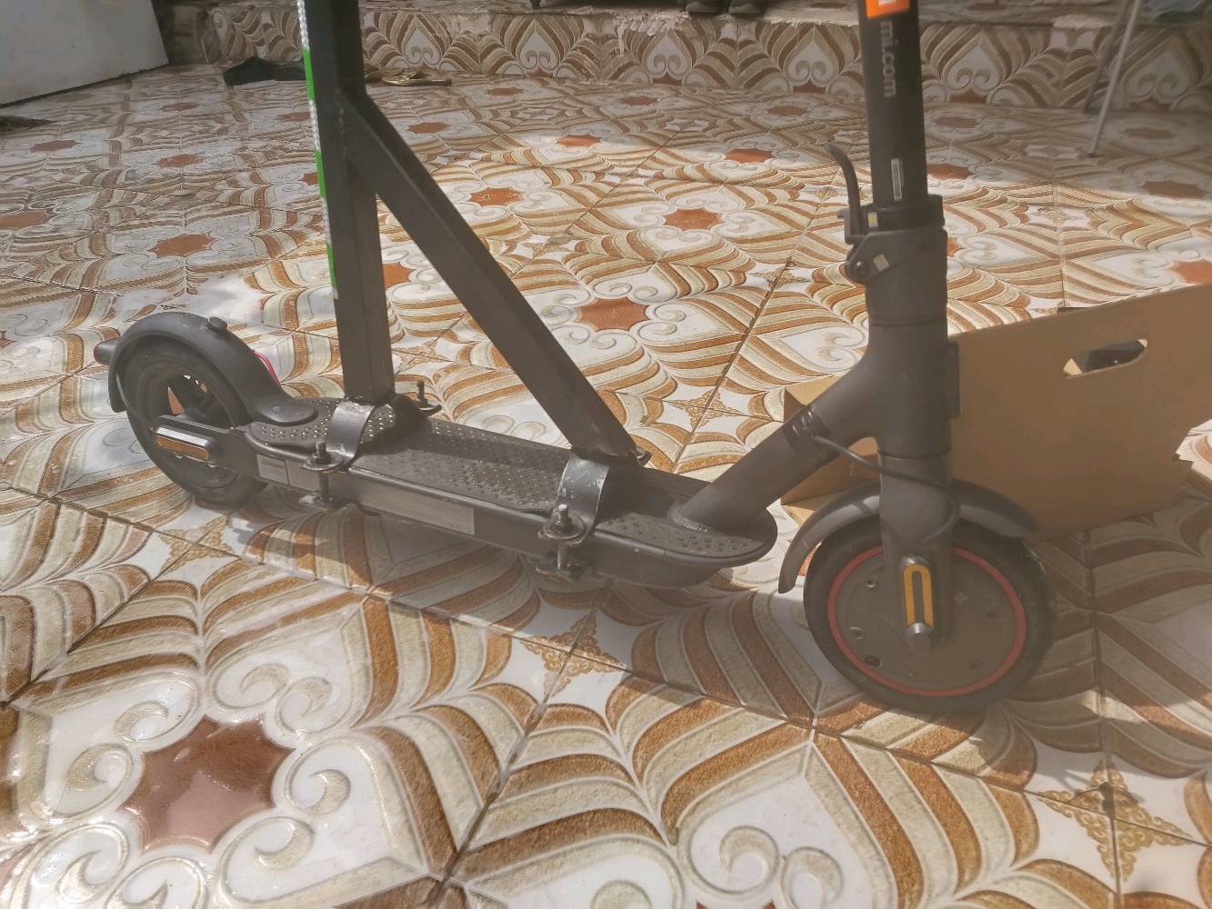 
ما هو الموديل المحدد للسكوتر؟: 
سكوتر-Pro2
ما هي مدة استخدام السكوتر؟: 
سكوتر موديل حديث سكوتر حلو جميل ضايف له كشن تفصال ابو حديد مربوط بالسكوتر سرعته 25 كيلو متر في الساعه مشي 30 كيلو 
هل يوجد ضمان على السكوتر؟: 
لا
في أي مدينة يتوفر السكوتر؟: 
البصره الحيوانيه شارع الطاقه 
هل تفضل التعامل مع المشتري بشكل مباشر أو عبر التوصيل؟: 
بشكل مباشر 