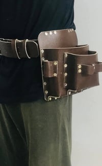 جلد طبيعي • شغل يدوي • حزام