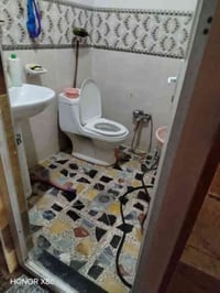 دار للبيع مساحته 100 متر حي الادريسي.  واجهه 5 نزال 21 البيت مدخلين با...