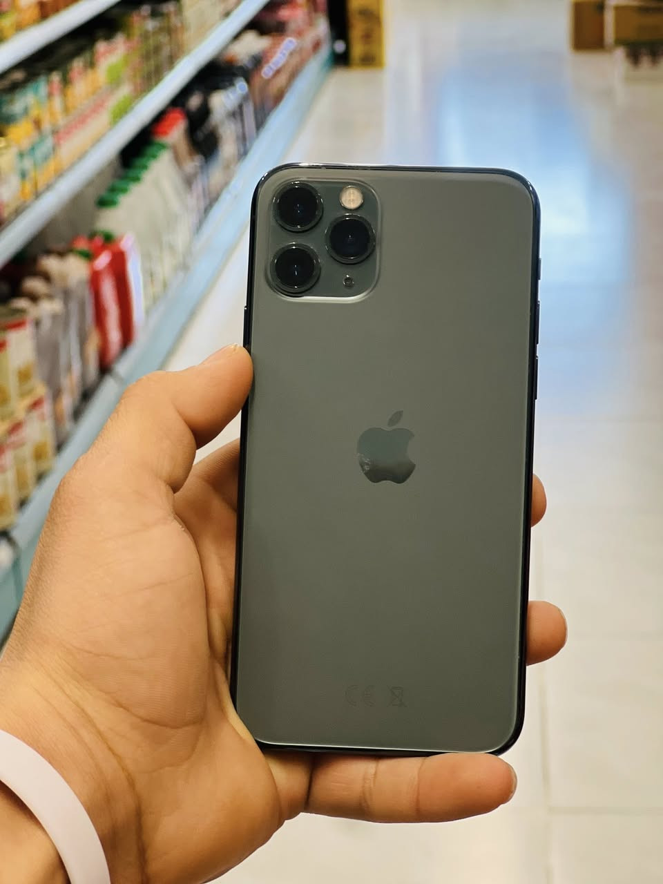 السلام وعليكم ايفون 11برو مبدل شاشه وبطاريه بلادي السعر 200وبيه مجال شي قليل اتصل***********
