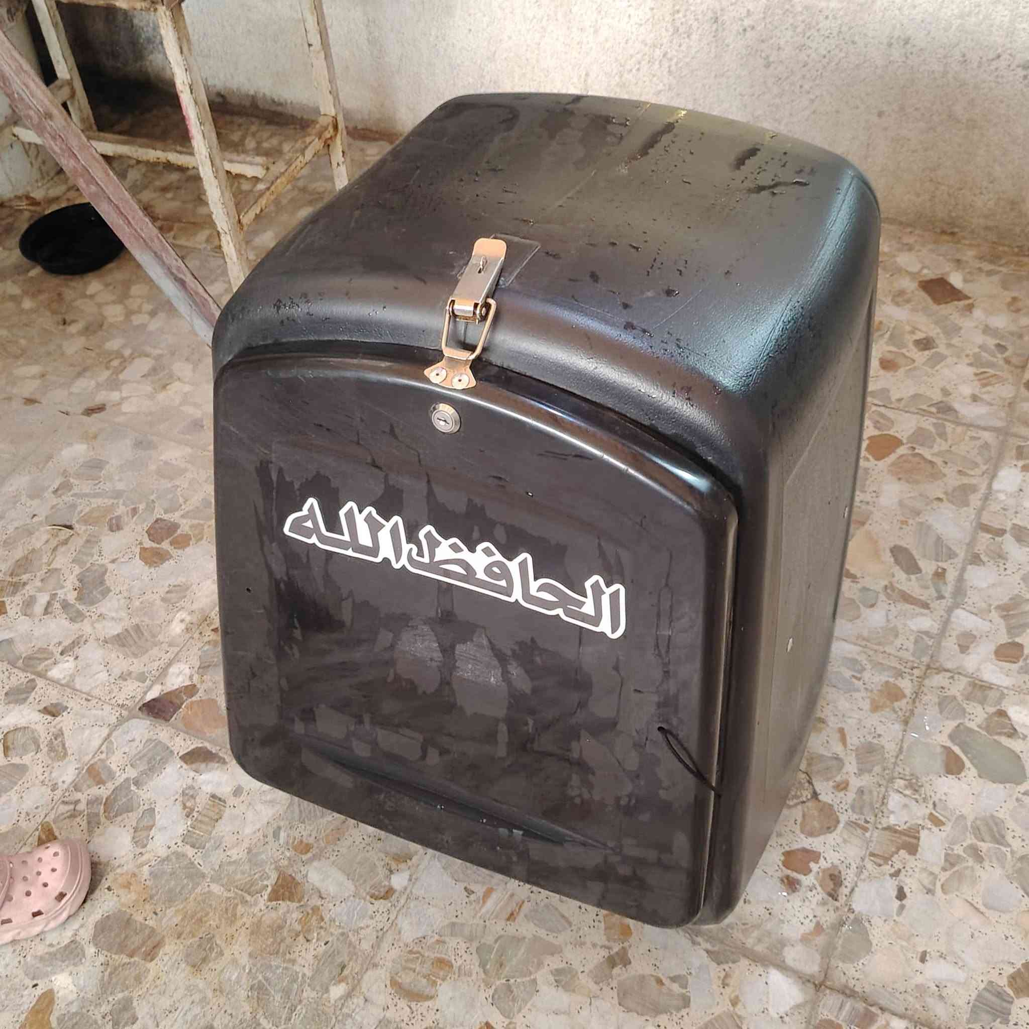 السلام عليكم صندوك دلفري نضيف حيل كامل هوه وغراضه سعره 30 الف مكاني بغداد المدائن ***********
