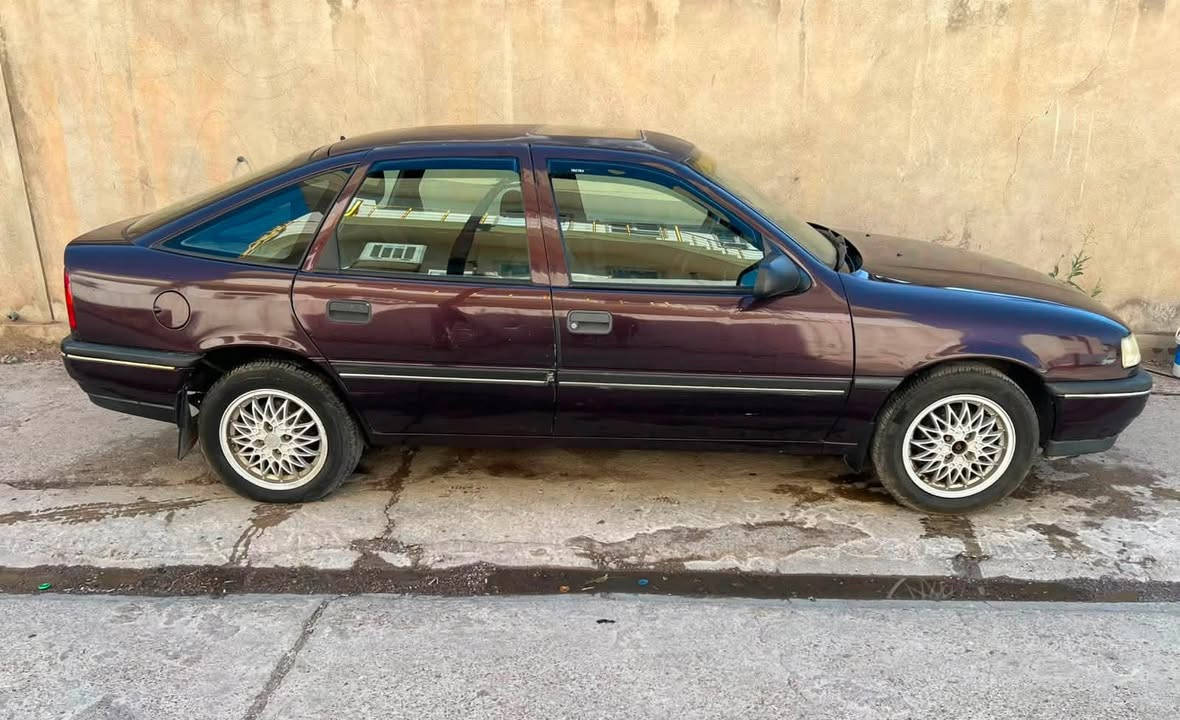 أوبل فكترا
موديل 1992
محرك حجم 20

رقم نينوى الماني 

سنوية جديدة

شرط التحويل صبغ عام جمالية 

جامات جوبي 

فتحة سقف 

كير عادي 

سستم سماعات جديد 

وايرمنية كلها شغالة 

سنتر لك داخلي 

حدادية جديدة 

السعر 38 ورقة وبيها مجال بسيط 

للتواصل : ***********
