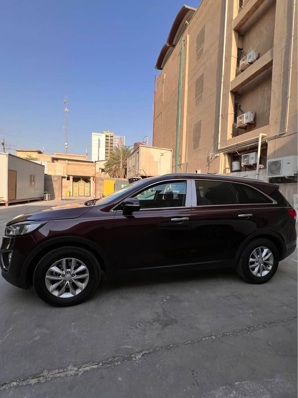 سورنتو 2017 امريكي السيارة
محرك 4 سلندر 2400
السياره حادثها جاملخ وبنيد سطحيات بدون شواصي ولا لغود مجرد تبديل
ماشيه 87mi 
السياره رقم اربيل باسمي تريد وكالة او تحويل حاضر
مواصفاتها ستندر
7 مقاعد محور 5
مثبت سرعة
شاشة
لدات حاجب
زينون
حساس اطار
مكفول كيرها والمحرك
السيارة نظيفه بمعنى الكلمه
 واستخدام شخصي على ايدي 
اريدها ب160 بدون مراوس
***********
*********** البصرة, العراق
