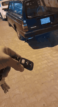 السلام عليكم فالفو حجم 240 سياره معمره تعمیر فول ماعيزه برغي تخم تاير جديد تبريد شغال مكينه كير جديد
*********** سعر 50 بيه مجال
