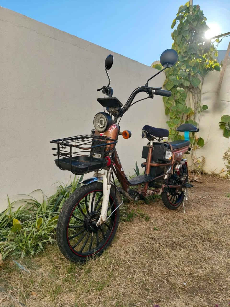 دراجة نوع HIS للبيع حجم ٢٠
كهربائيات كلها شغالة 
العقل جديد شادة قبل يومين 
اربع بطاريات موديل (٢٠٢٥) بحاله جيدة (عالفحص) 
الدراجة نظيفة مثل ماتشوف كدام عينك 
العنوان : الفلوجة حي الشهداء
واتساب : ***********
