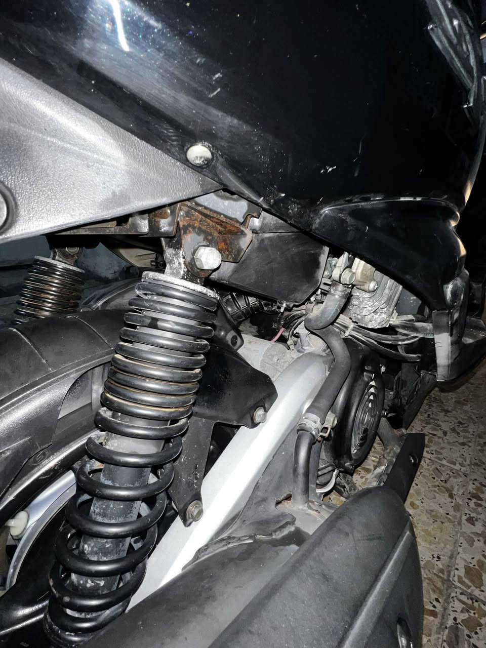 سلام عليكم دراجه سكنس ياباني فحل الدراجه خير من لله برغي مامفتوح جيب فيتر و افحص السعر مليون 500مكاني:بغداد الطوبجي حي السلام رقمي:***********
